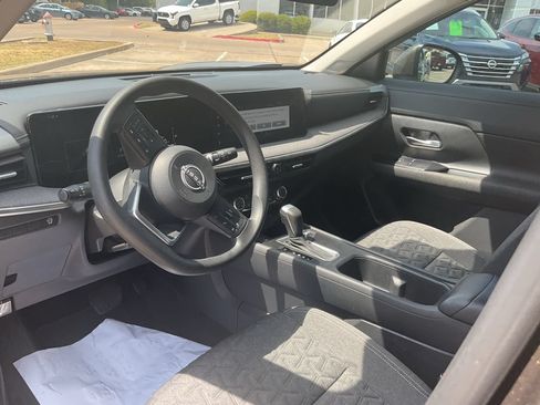 Used 2025 Nissan Kicks SV FWD image 13
