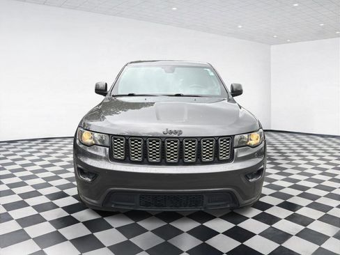 Used 2018 Jeep Grand Cherokee Altitude AWD/4WD image 2