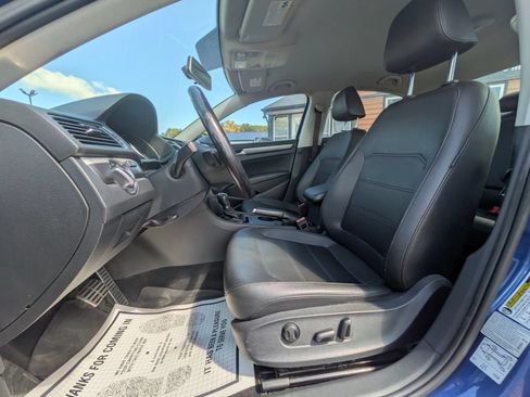 Used 2017 Volkswagen Passat 1.8T R-Line FWD image 18