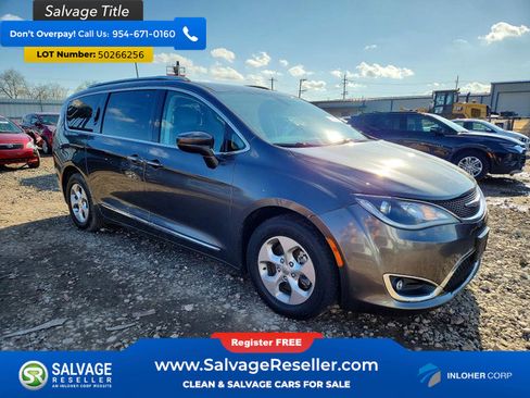 Used 2017 Chrysler Pacifica Touring-L Plus FWD image 5