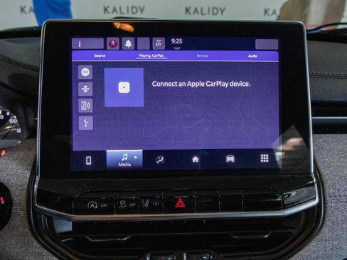 Used 2024 Jeep Compass Latitude w/ Sun and Sound Group AWD/4WD image 8