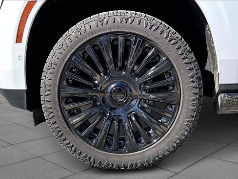 Used 2025 GMC Yukon XL Denali w/ Sun & Power Step Package image 11