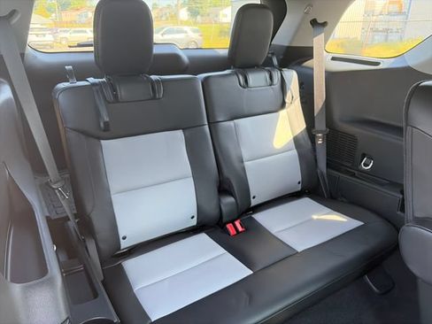 Used 2023 Ford Explorer XLT w/ Equipment Group 202A AWD/4WD image 29