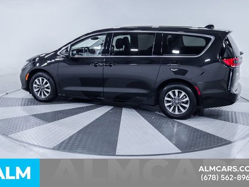 Used 2023 Chrysler Pacifica Touring-L FWD image 5