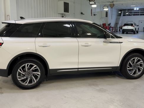 New 2026 Lincoln Corsair Premiere image 2