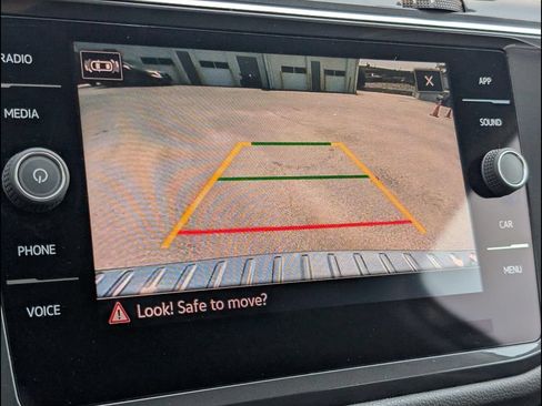 Certified 2023 Volkswagen Tiguan SE FWD image 17