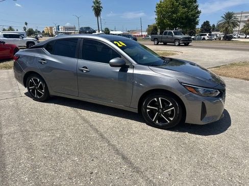 Used 2024 Nissan Sentra SV FWD image 3