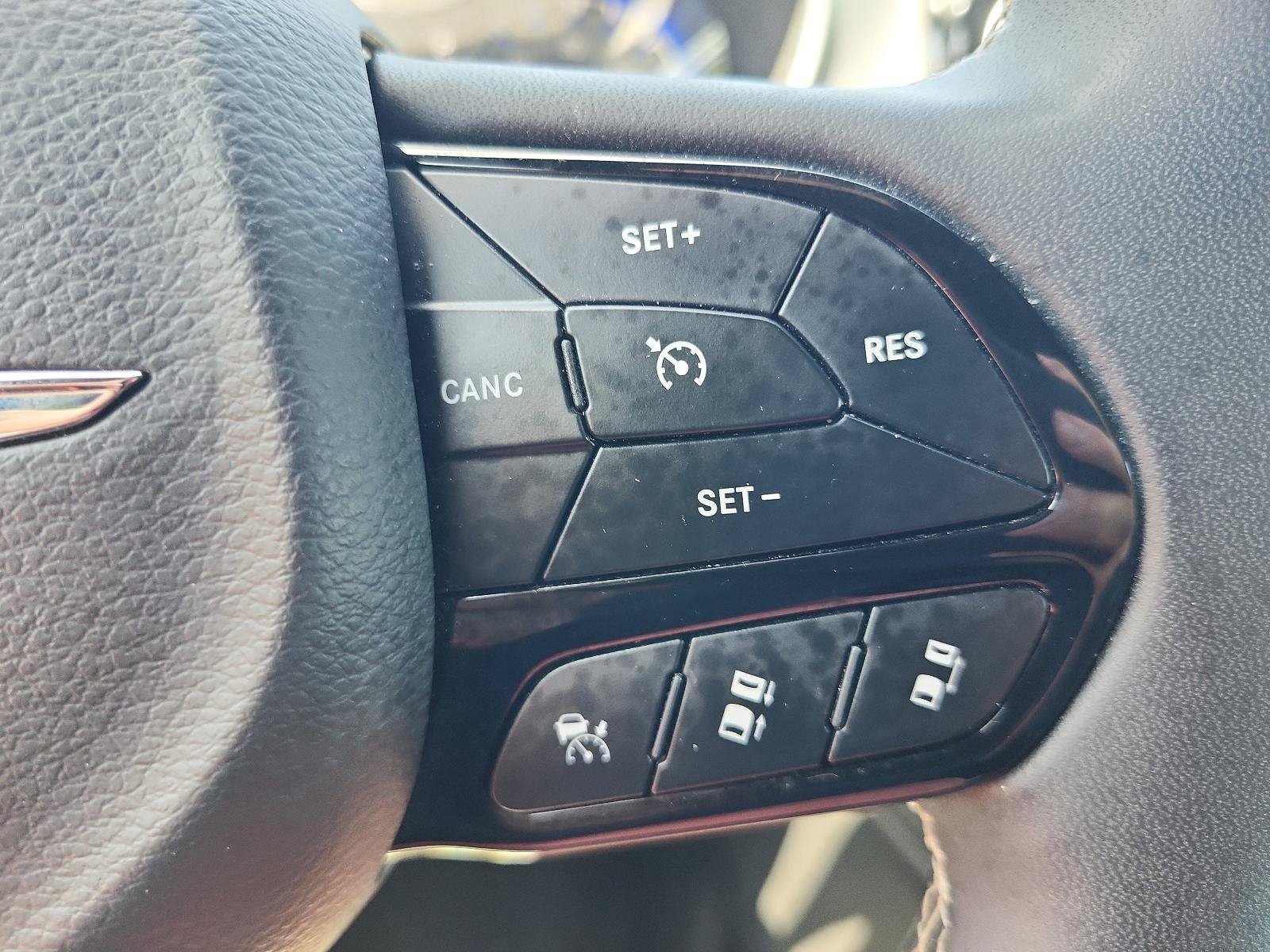 Used 2025 Chrysler Pacifica Limited FWD image 26