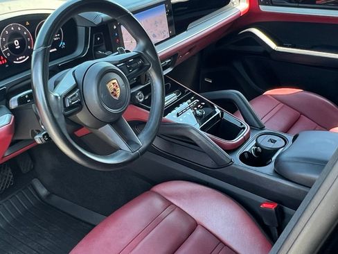Certified 2024 Porsche Cayenne Coupe AWD/4WD image 4