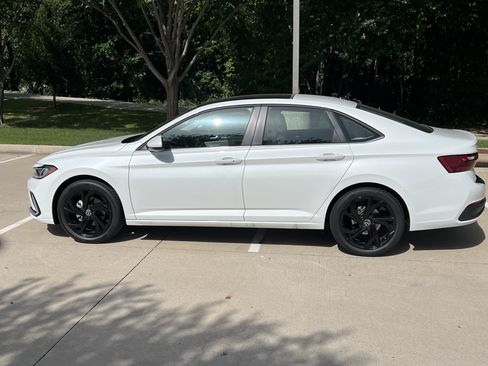 Certified 2026 Volkswagen Jetta SE w/ Black Wheel Package FWD image 6