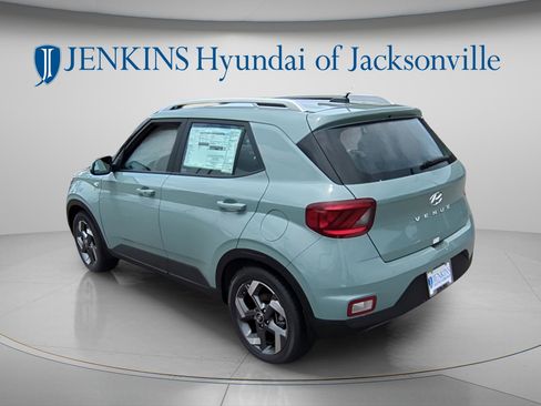 New 2025 Hyundai Venue SEL FWD image 8