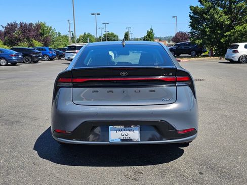 Used 2024 Toyota Prius XLE FWD image 6