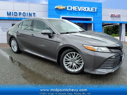 Used 2020 Toyota Camry XLE w/ Navigation Package image 1