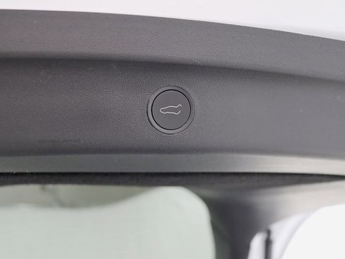 Used 2025 Tesla Model Y Performance image 36