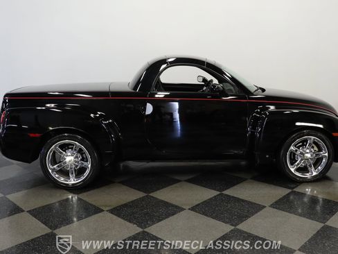 Used 2006 Chevrolet SSR w/ Preferred Equipment Group image 12
