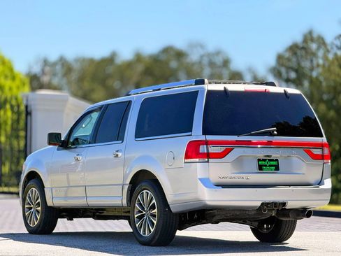 Used 2017 Lincoln Navigator L Select image 8