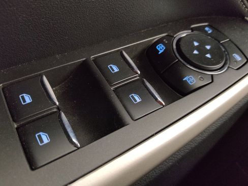 Used 2021 Ford Explorer Limited w/ Equipment Group 301A AWD/4WD image 27