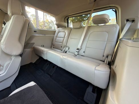 Used 2018 Lincoln Navigator Select w/ Cargo Package image 15