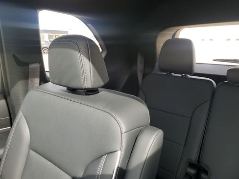 Used 2025 Buick Enclave Preferred w/ Power Package image 13