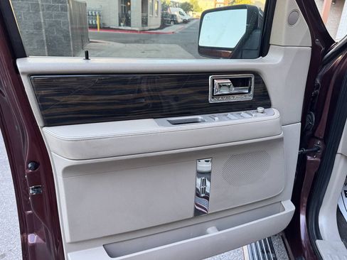 Used 2010 Lincoln Navigator 4WD image 14