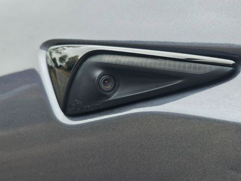 Used 2022 Tesla Model X image 33