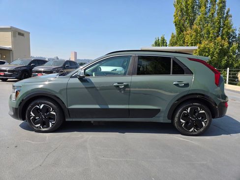 Used 2023 Kia Niro Wind w/ Wind Preserve Package FWD image 6