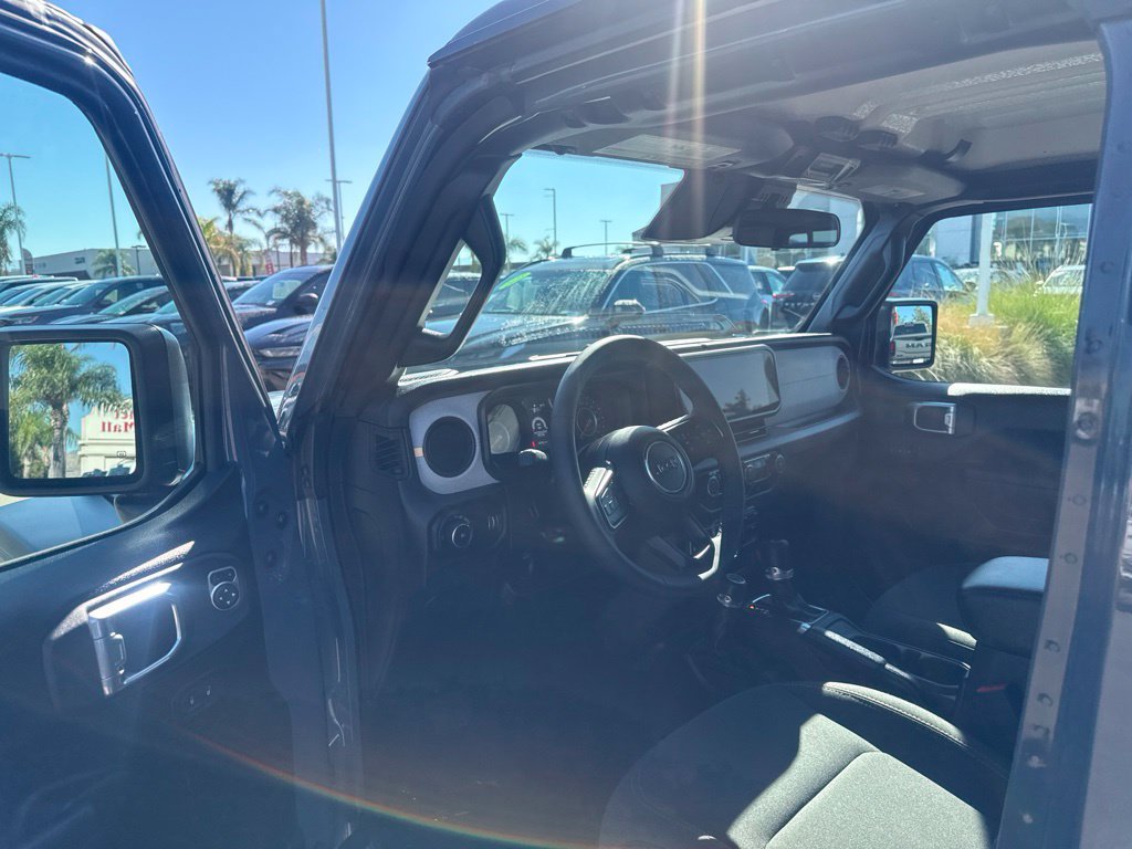 Used 2026 Jeep Wrangler Unlimited Sport AWD/4WD image 17
