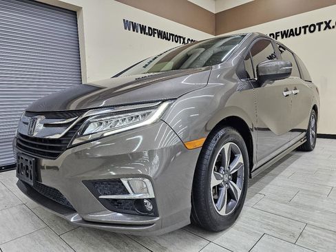 Used 2018 Honda Odyssey Touring image 2