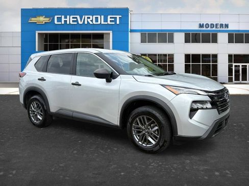 Used 2024 Nissan Rogue S AWD/4WD image 6