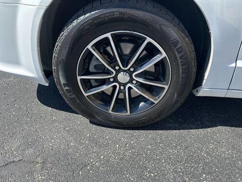 Used 2015 Dodge Grand Caravan SXT w/ Blacktop Package image 3