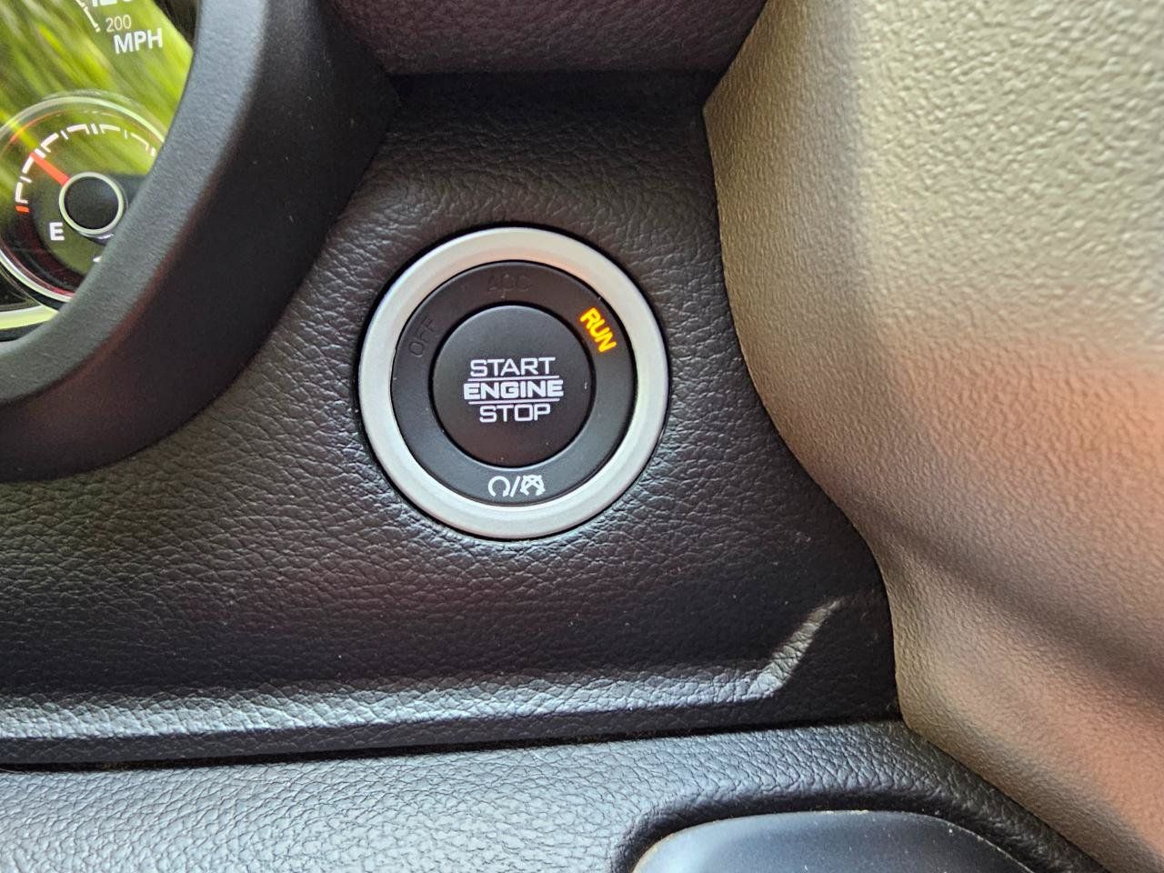 Used 2019 RAM 1500 Laramie AWD/4WD image 38