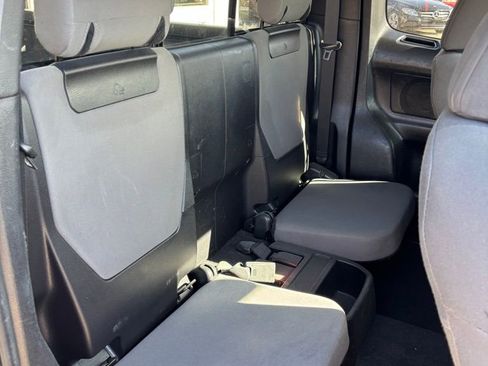 Used 2016 Toyota Tacoma SR5 w/ SR5 Appearance Package (SN) image 12