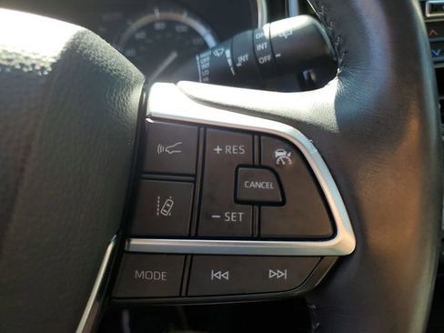 Used 2020 Toyota Highlander Limited AWD/4WD image 25