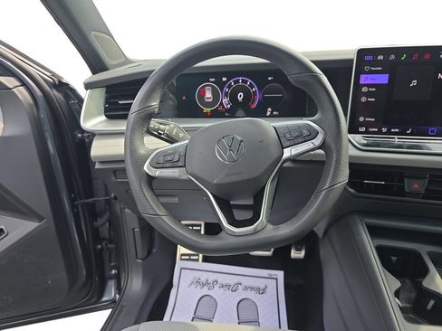 Certified 2026 Volkswagen Tiguan SE R-Line FWD image 18
