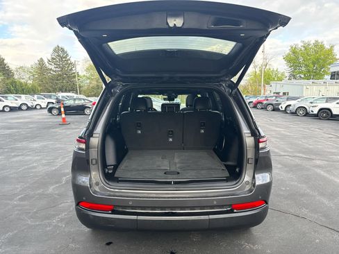 Used 2024 Jeep Grand Cherokee Limited w/ Luxury Tech Group II AWD/4WD image 16