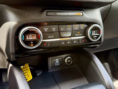 Used 2021 Ford Escape SE w/ Convenience Package AWD/4WD image 32