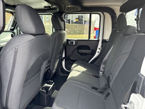 Certified 2025 Jeep Gladiator Sport image 34