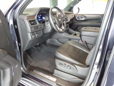 Used 2023 Chevrolet Suburban High Country AWD/4WD image 10