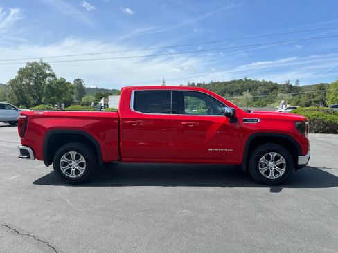 New 2025 GMC Sierra 1500 SLE image 4