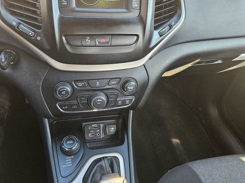Used 2017 Jeep Cherokee Sport w/ Safety Group AWD/4WD image 13