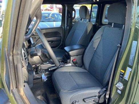 Used 2024 Jeep Wrangler Unlimited AWD/4WD image 17