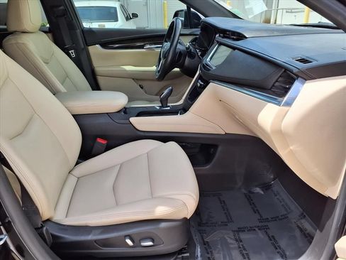 Used 2018 Cadillac XT5 FWD image 9