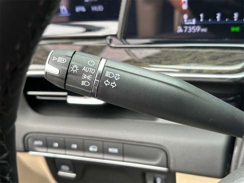 Used 2024 Cadillac Escalade Premium Luxury image 34