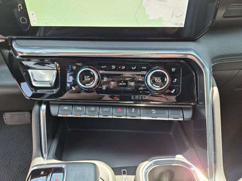 Used 2025 GMC Sierra 1500 Denali AWD/4WD image 28