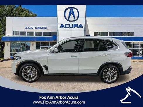 Used 2025 BMW X5 xDrive50e w/ Premium Package AWD/4WD image 2