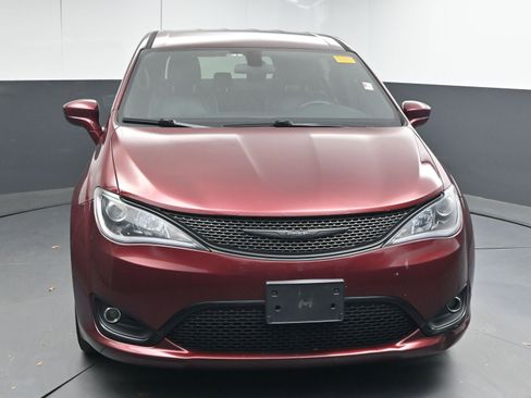 Used 2018 Chrysler Pacifica Touring Plus w/ S Appearance Package image 2