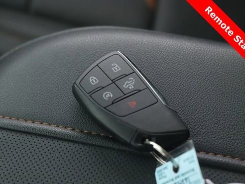 Used 2025 GMC Sierra 1500 AT4 w/ Technology Package AWD/4WD image 3