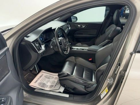 Used 2020 Volvo S60 T5 R-Design image 9