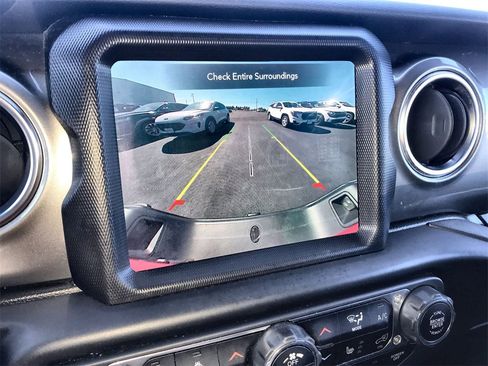 Used 2020 Jeep Gladiator Overland image 17