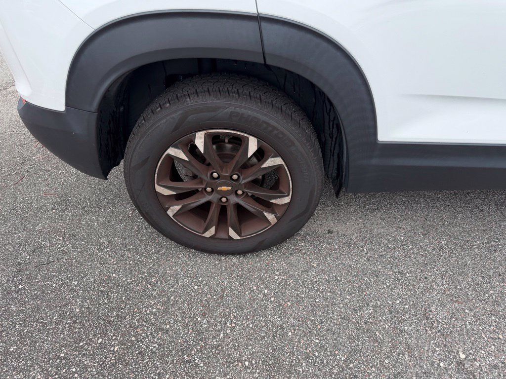 Used 2021 Chevrolet TrailBlazer LT w/ Convenience Package FWD image 5